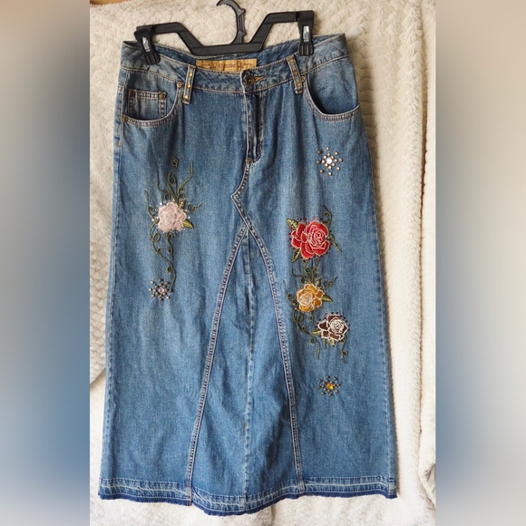 D' Mode Dresses & Skirts - Vintage EMBROIDERED BEADED LONG DENIM FLOWING SKIRT 100% Cotton Size 10